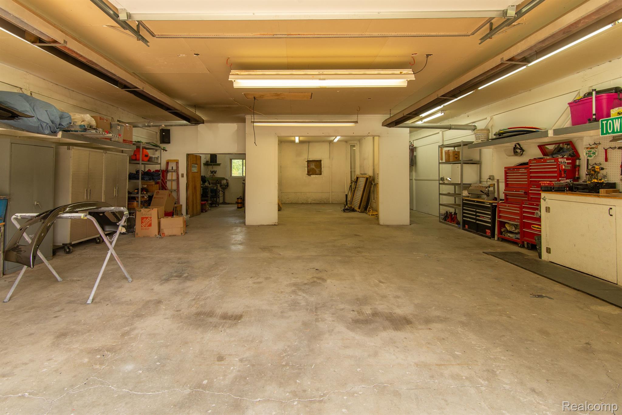 820 W SILVER LAKE Road
