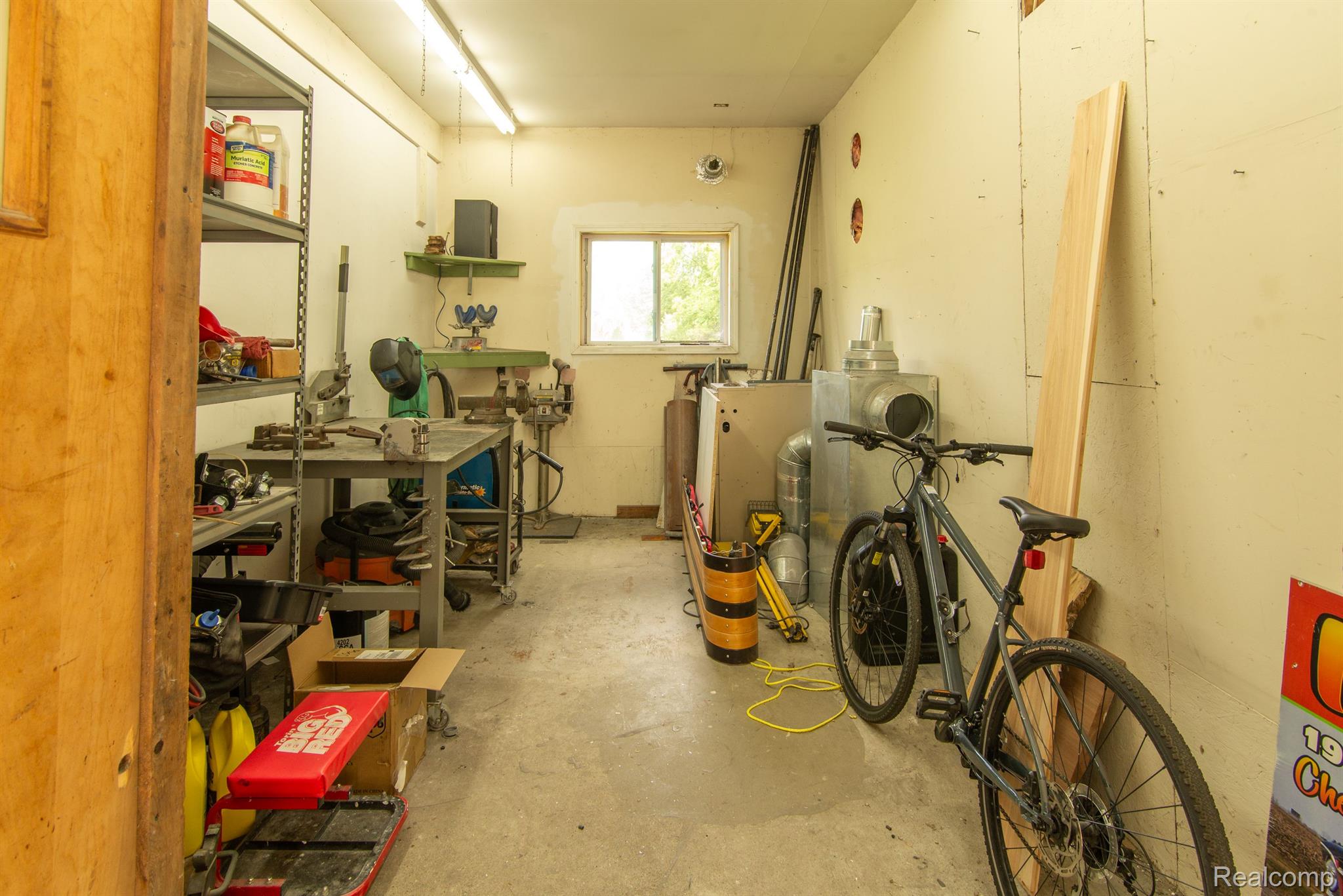 820 W SILVER LAKE Road