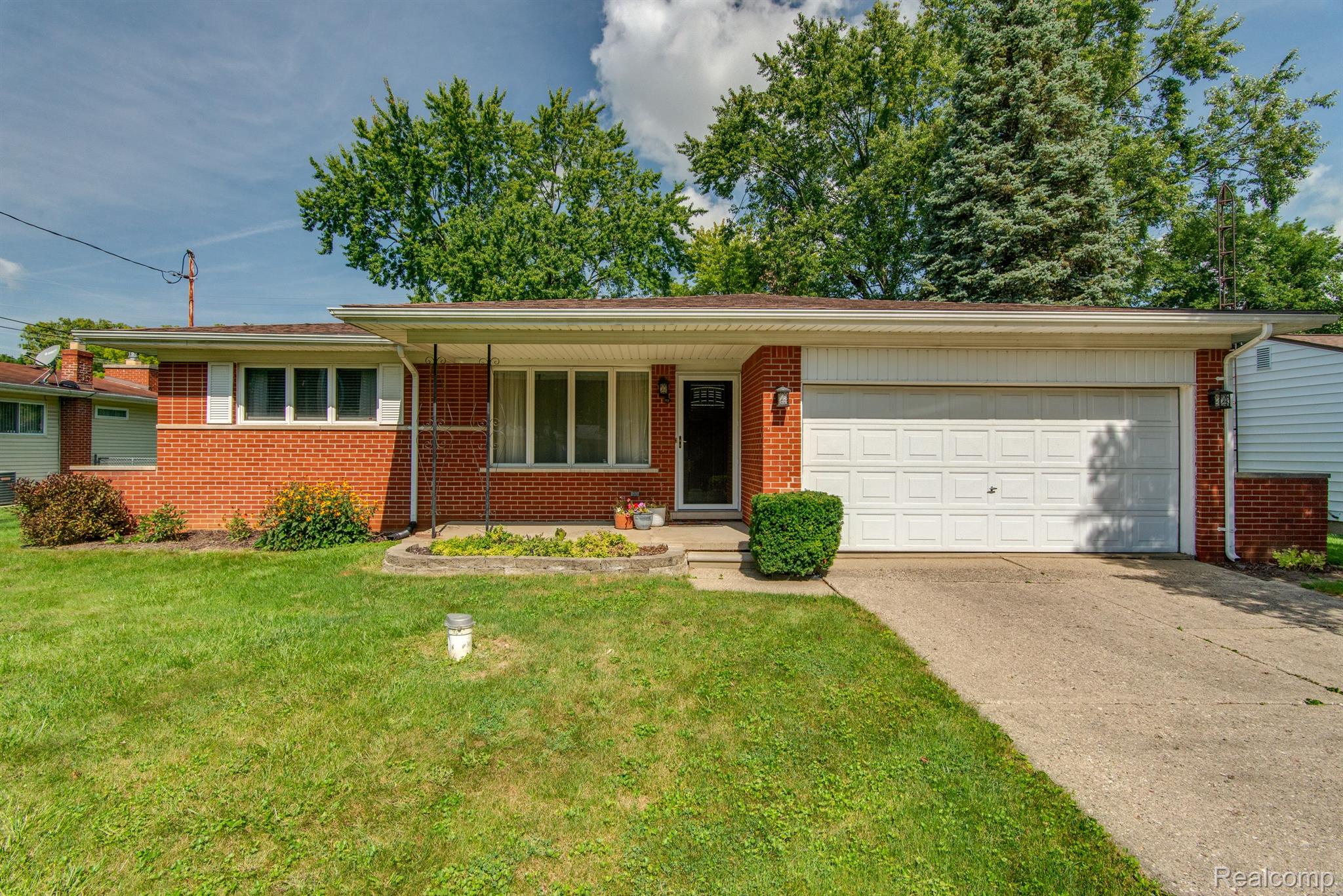 1092 TROTWOOD Lane