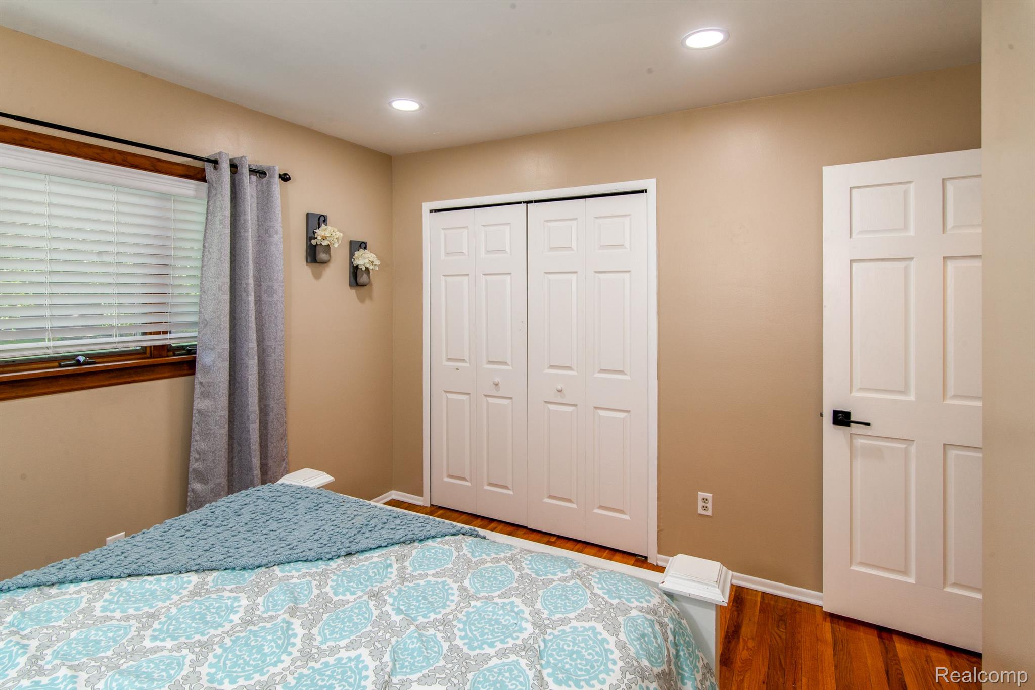 1092 TROTWOOD Lane