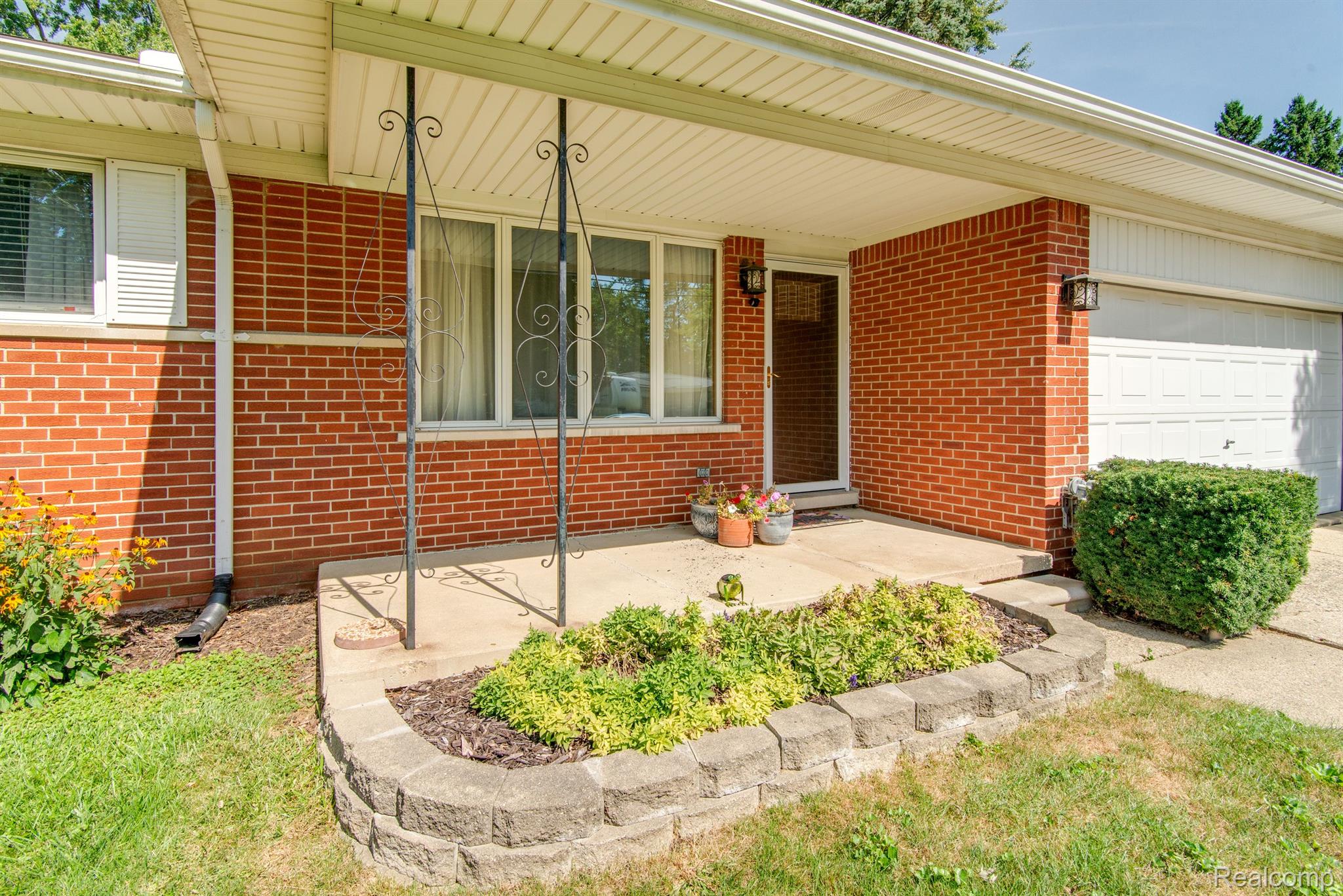1092 TROTWOOD Lane