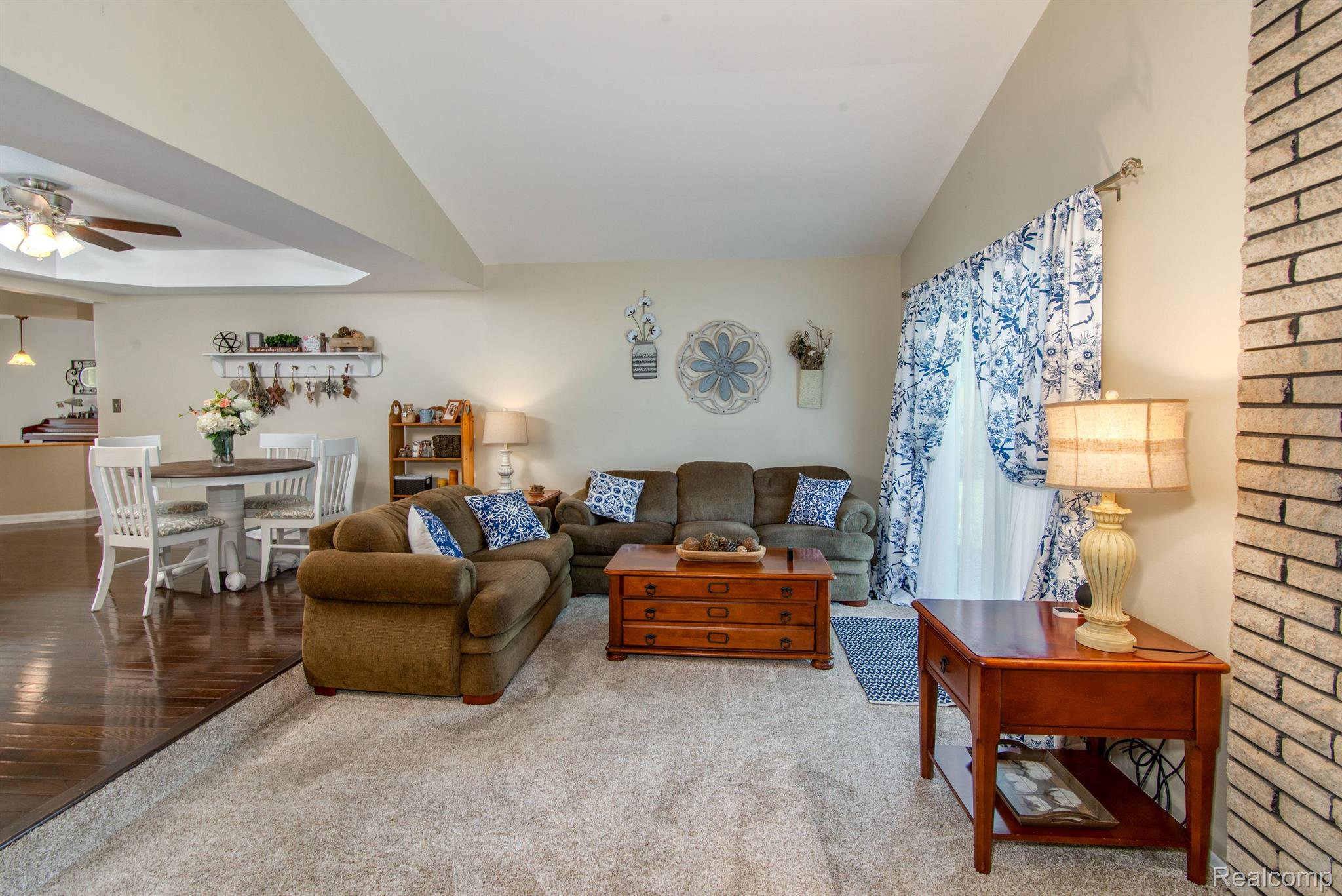 1092 TROTWOOD Lane