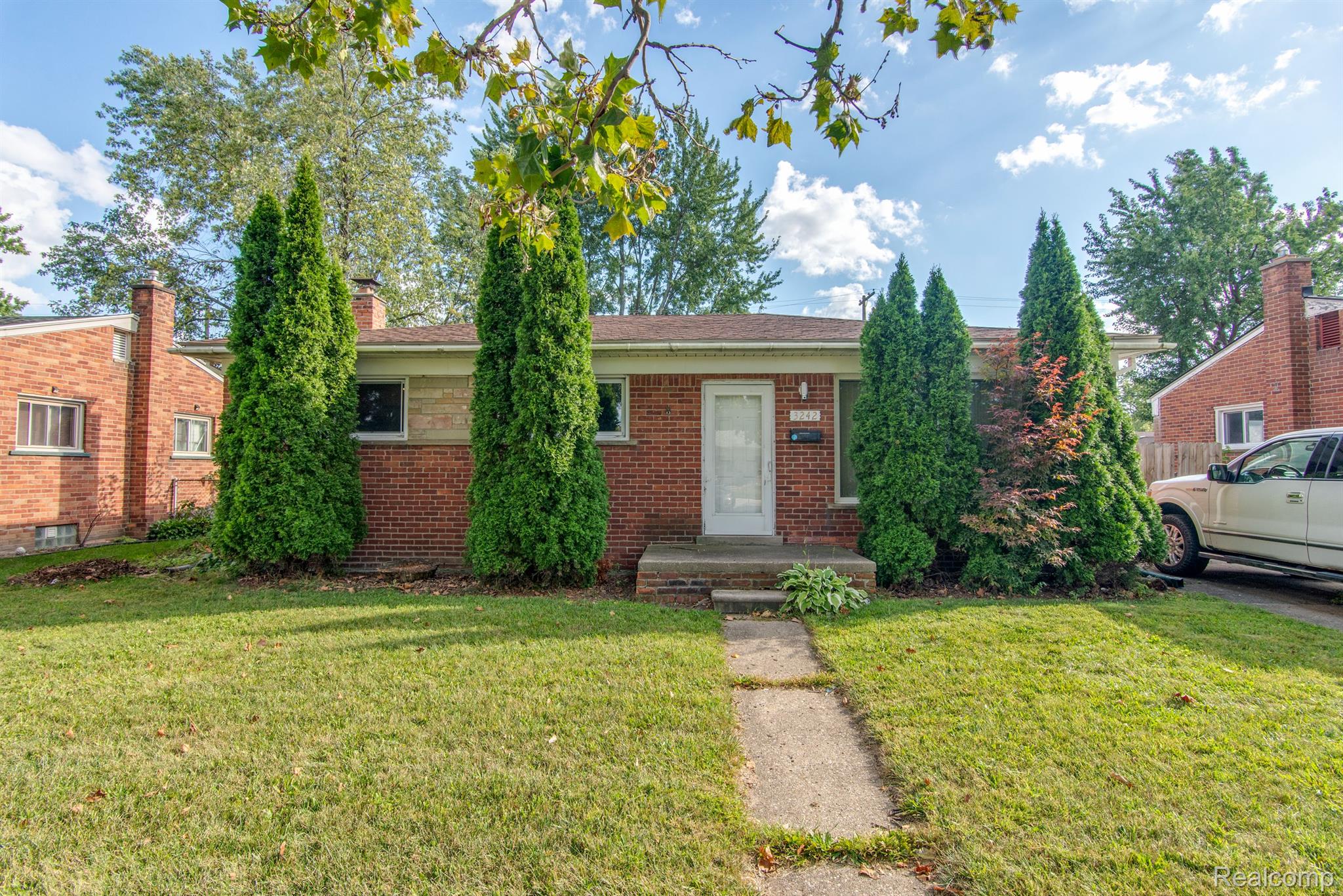 3242 PEARL AVE