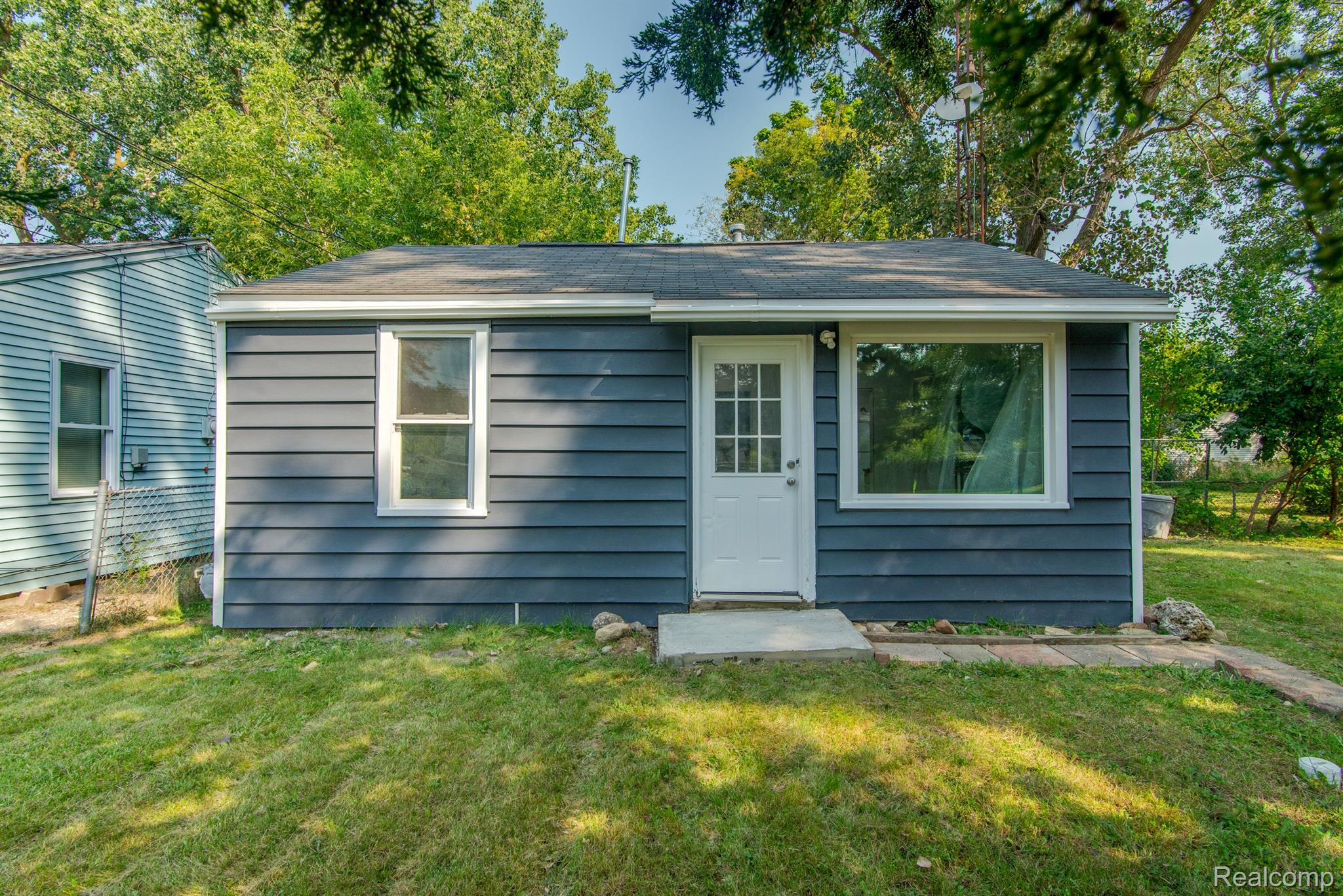 2143 E SCOTTWOOD AVE