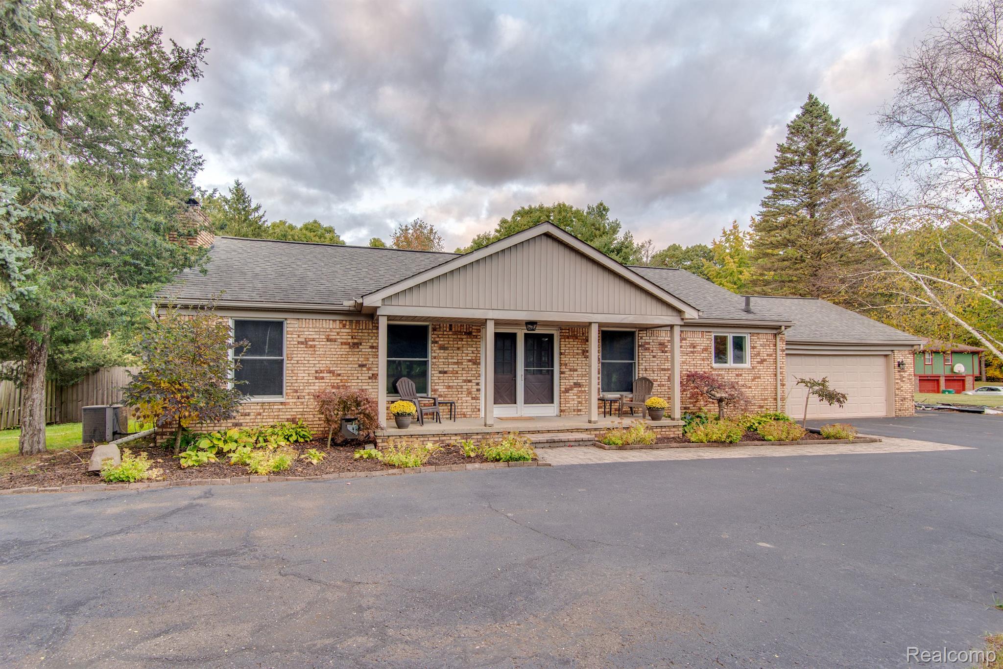2168 GLEN IRIS DR