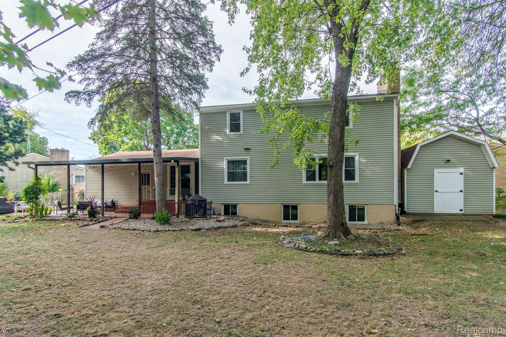 929 IOLA