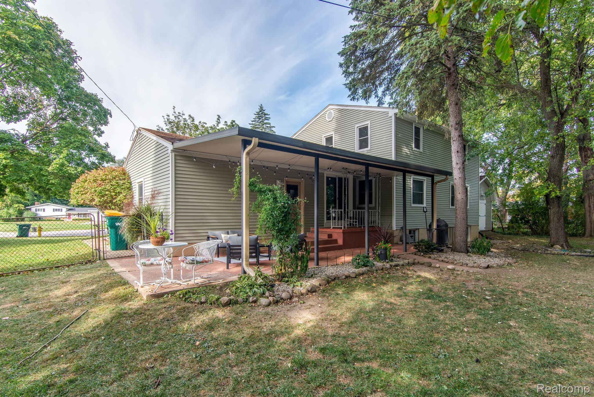 929 IOLA