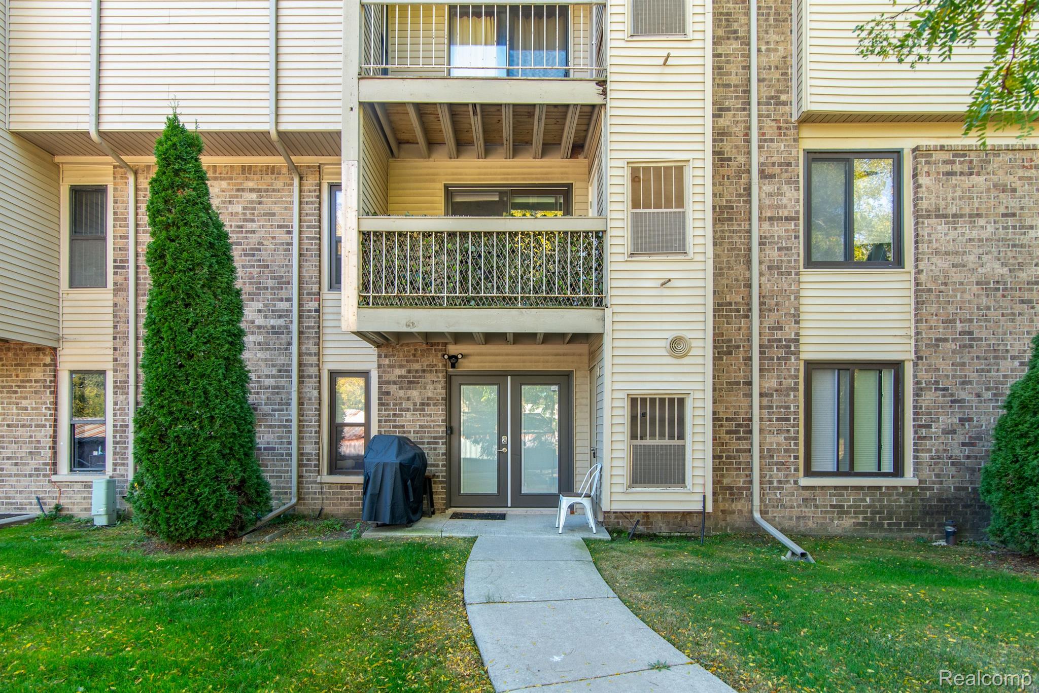 30445 W 14 MILE RD 52