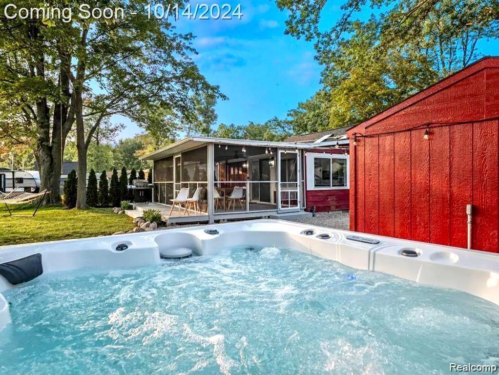 11765 PATTERSON LAKE DR