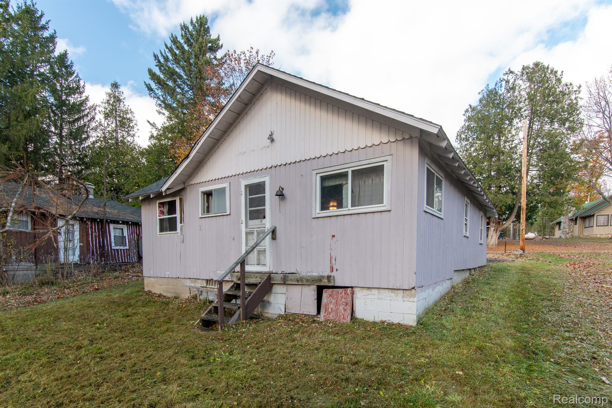 3552 E LAKE FOREST RD