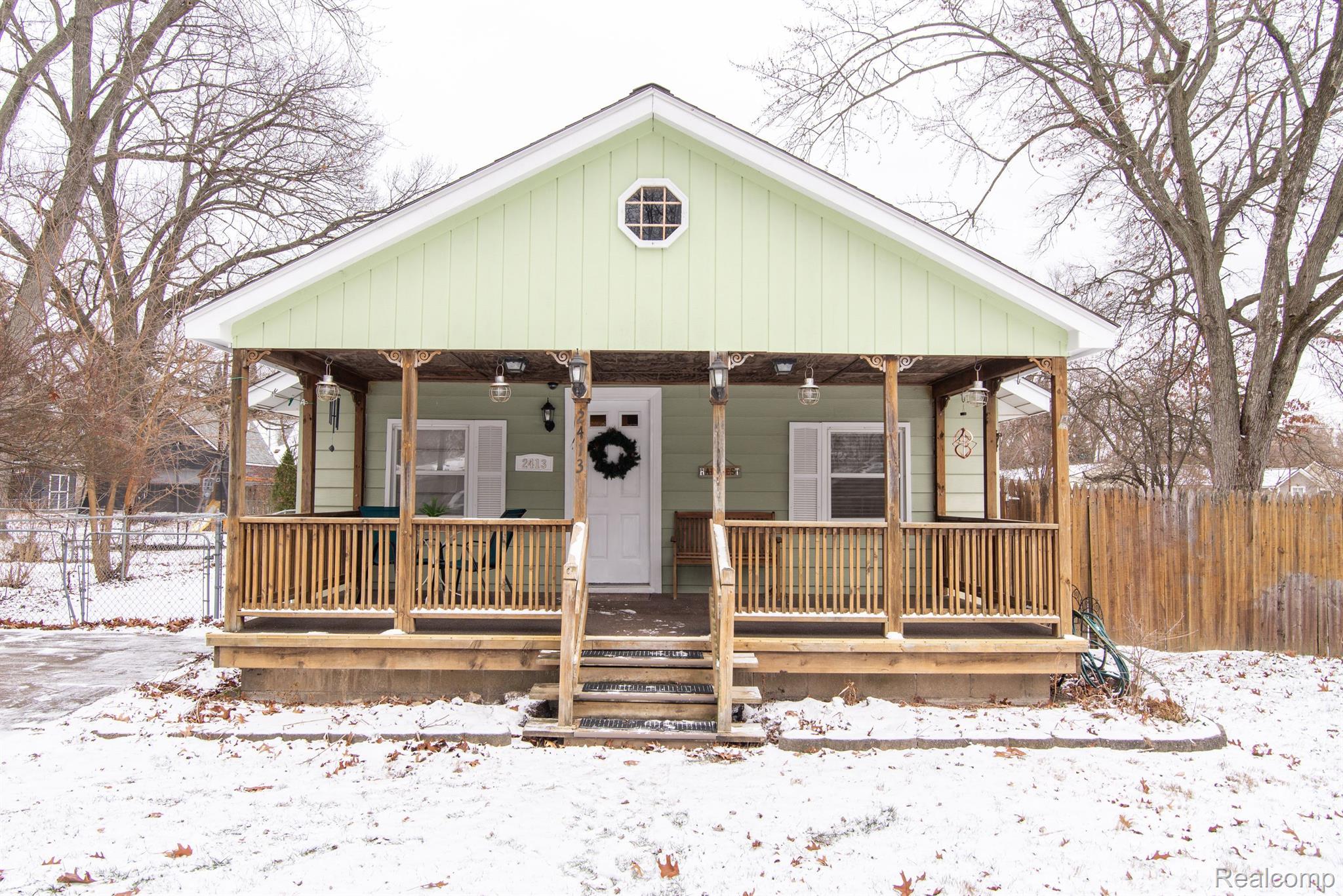 2413 ARCHDALE