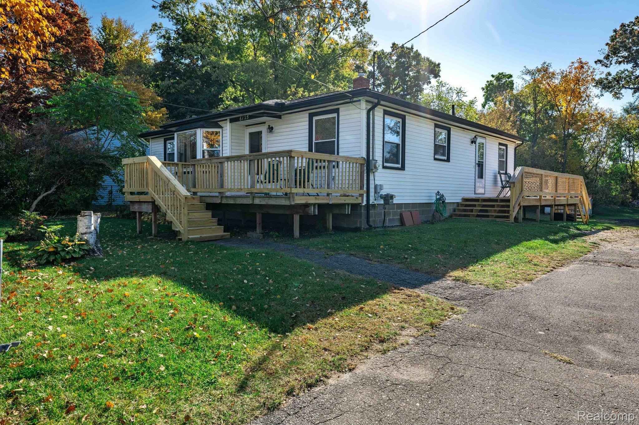 6125 PONTIAC LAKE RD