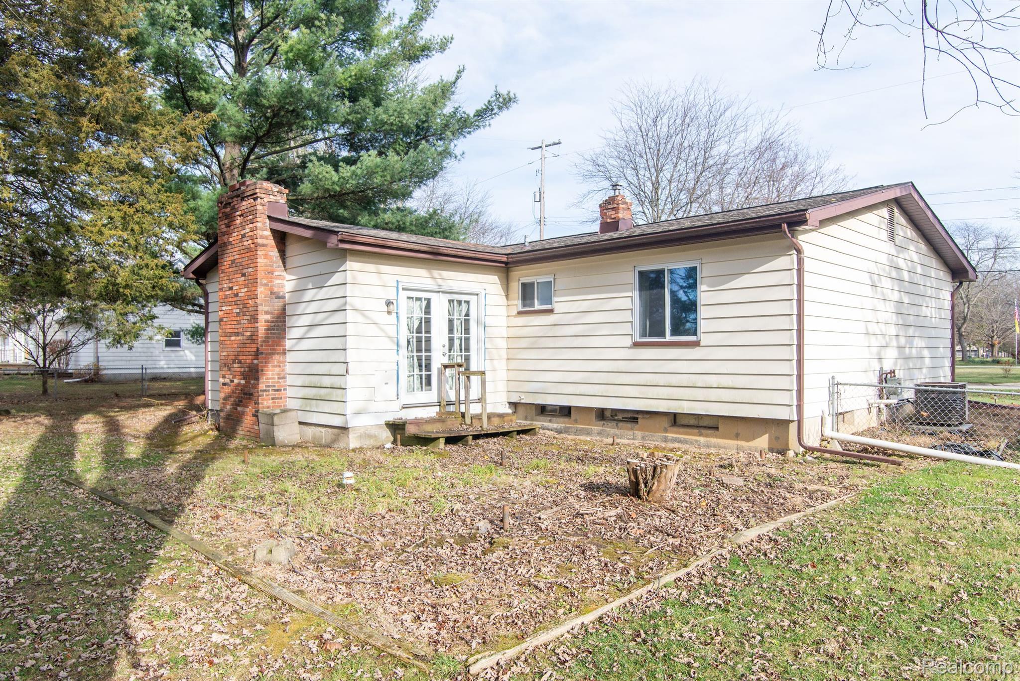 533 HUT WEST DR