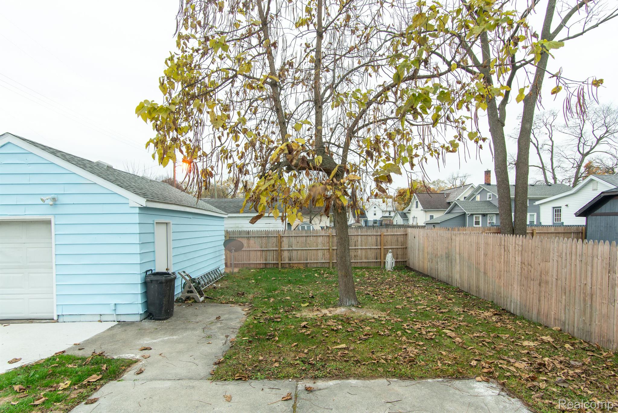 217 W 3RD ST