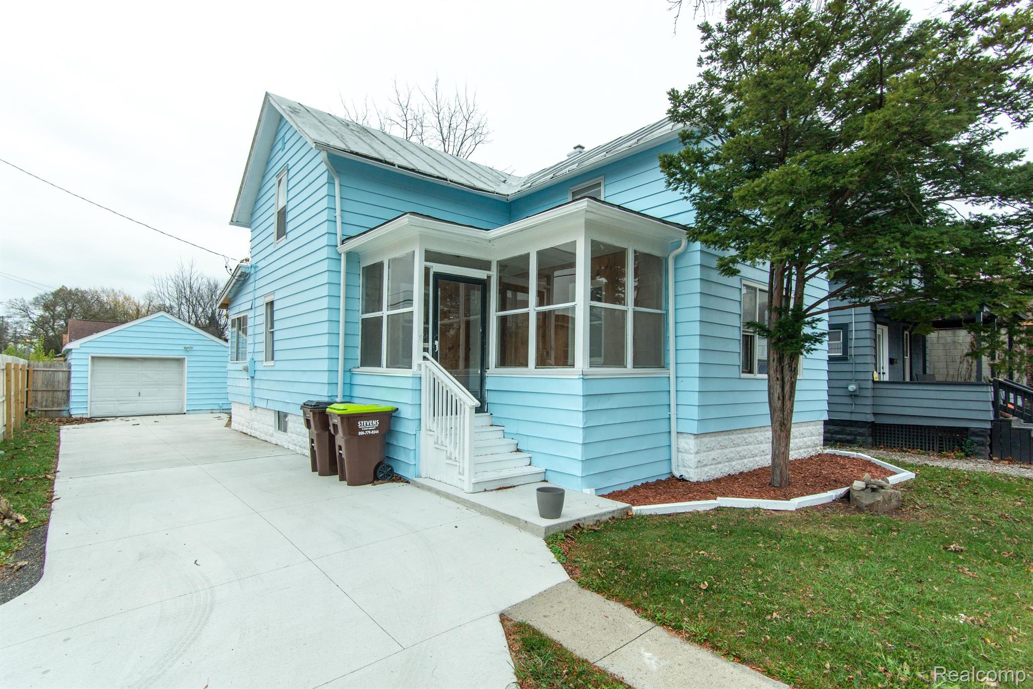 217 W 3RD ST