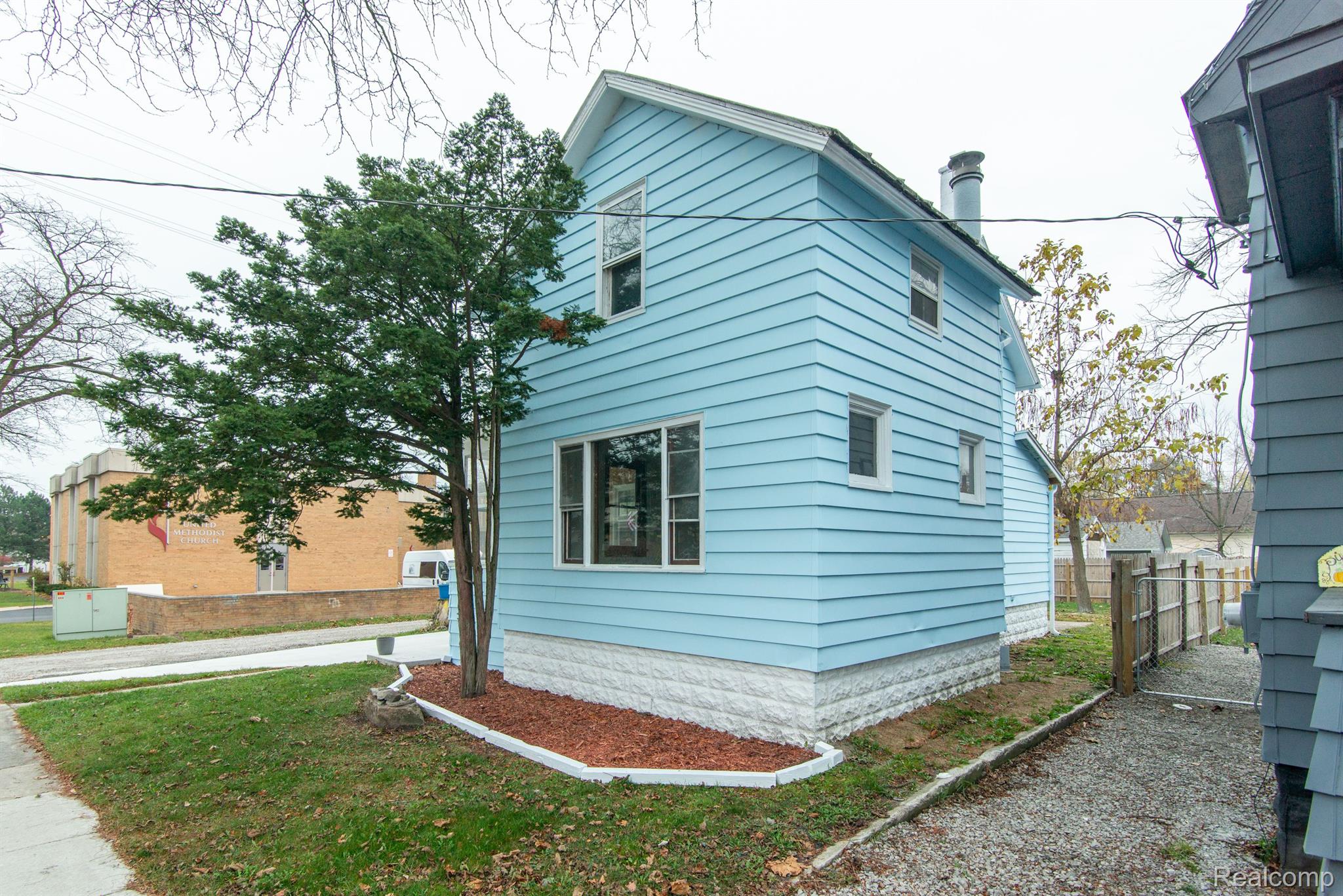 217 W 3RD ST