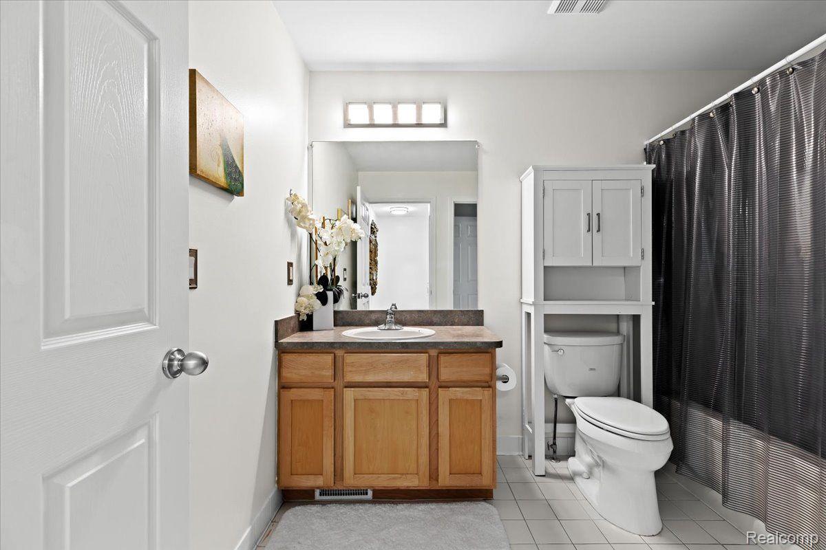 37677 NEWBURGH PARK CIR