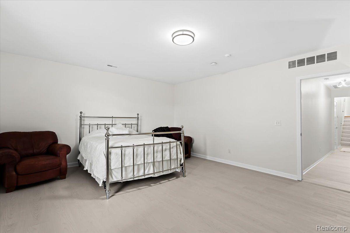 37677 NEWBURGH PARK CIR