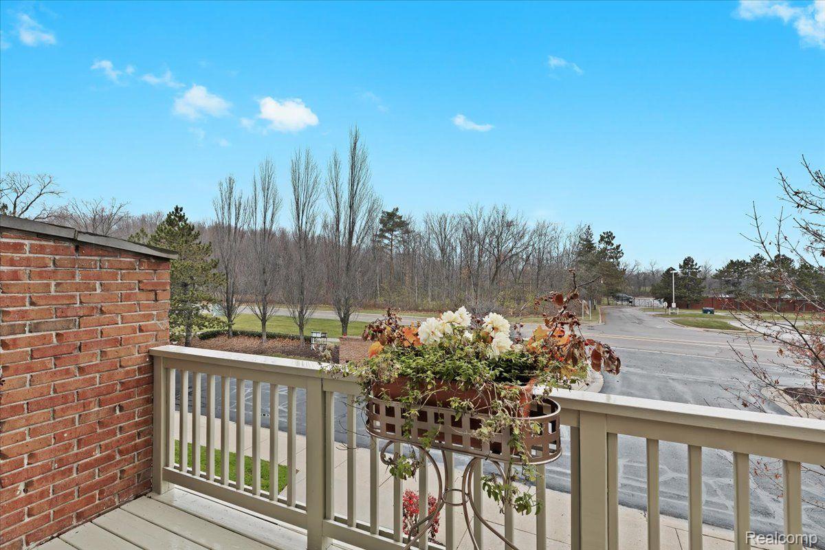 37677 NEWBURGH PARK CIR
