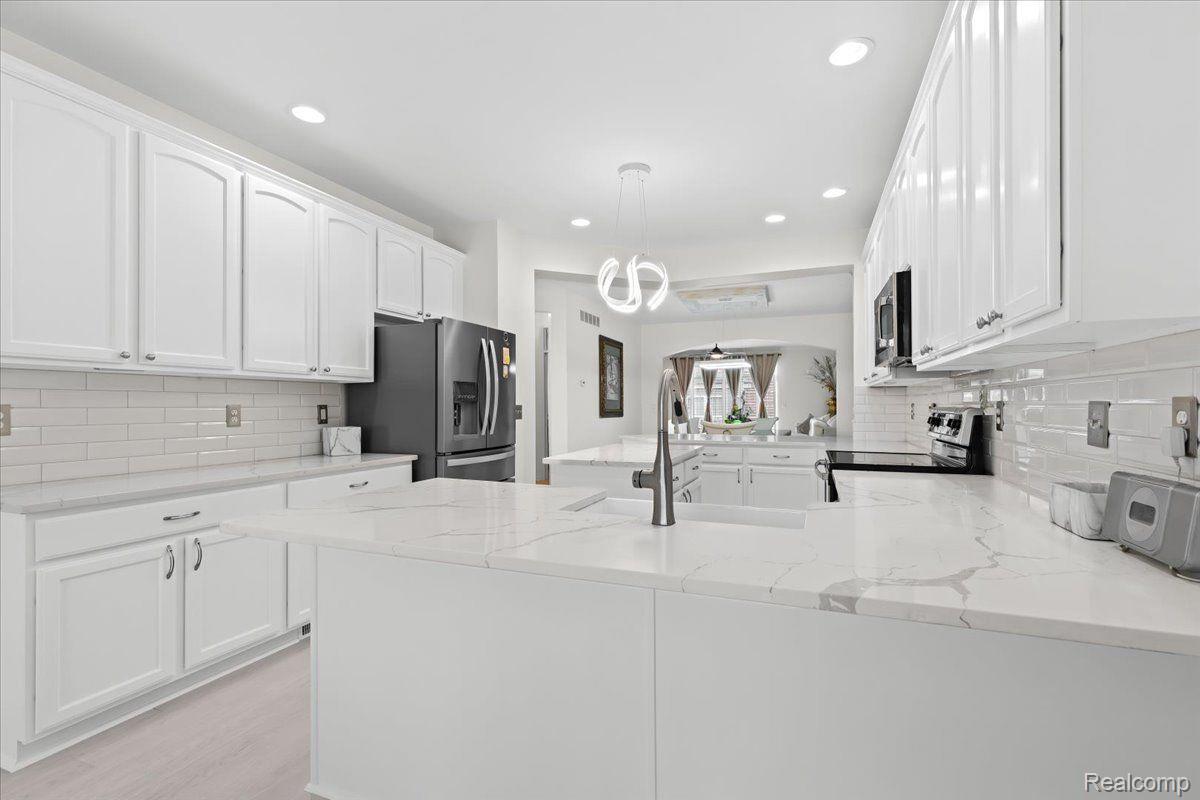 37677 NEWBURGH PARK CIR