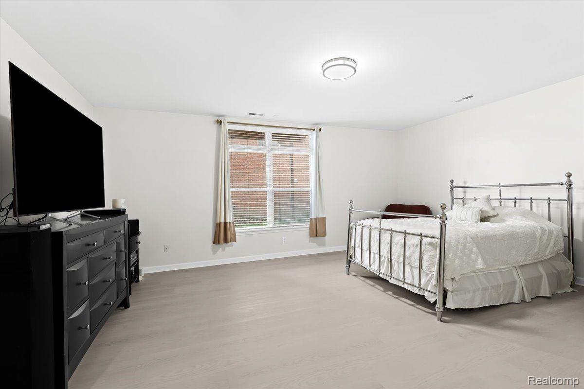 37677 NEWBURGH PARK CIR