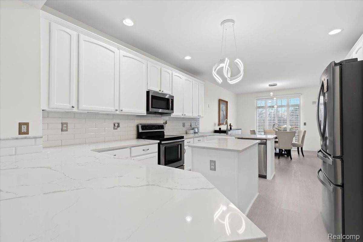 37677 NEWBURGH PARK CIR