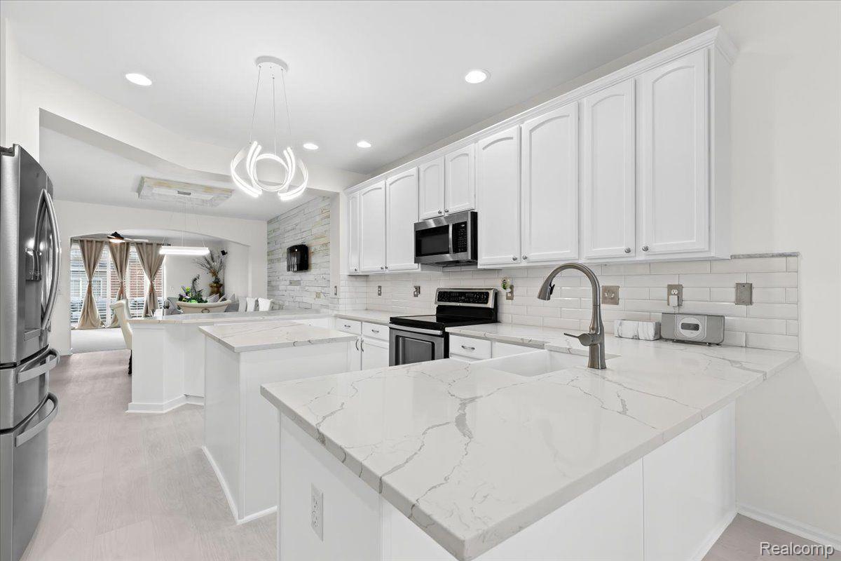 37677 NEWBURGH PARK CIR