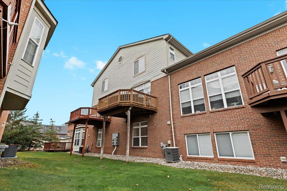 37677 NEWBURGH PARK CIR