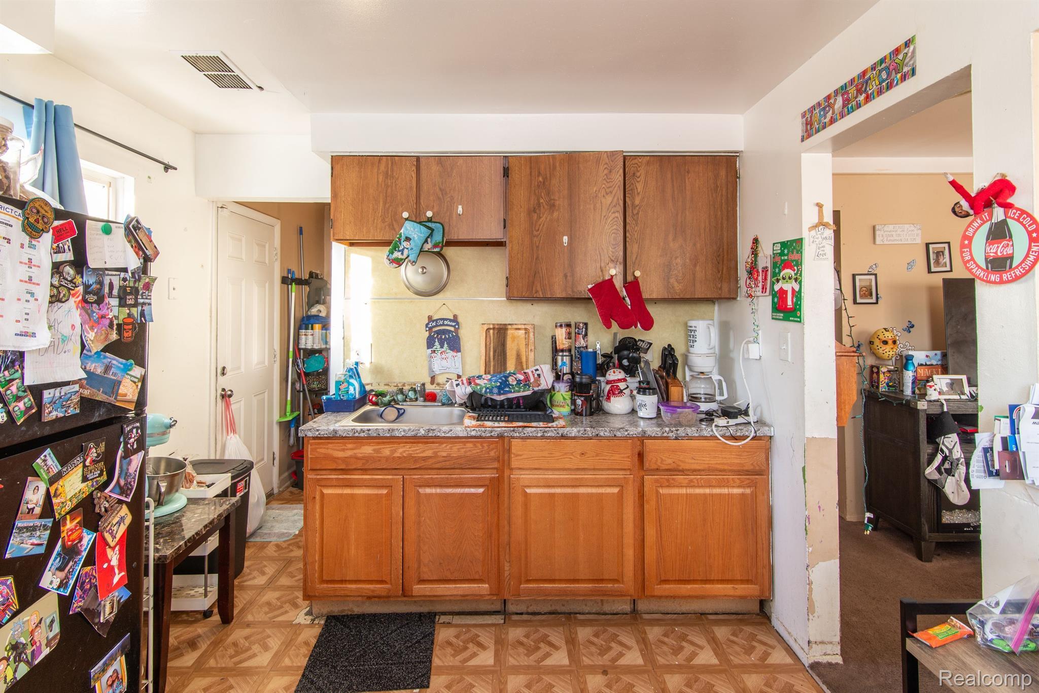6031 ASHTON AVE