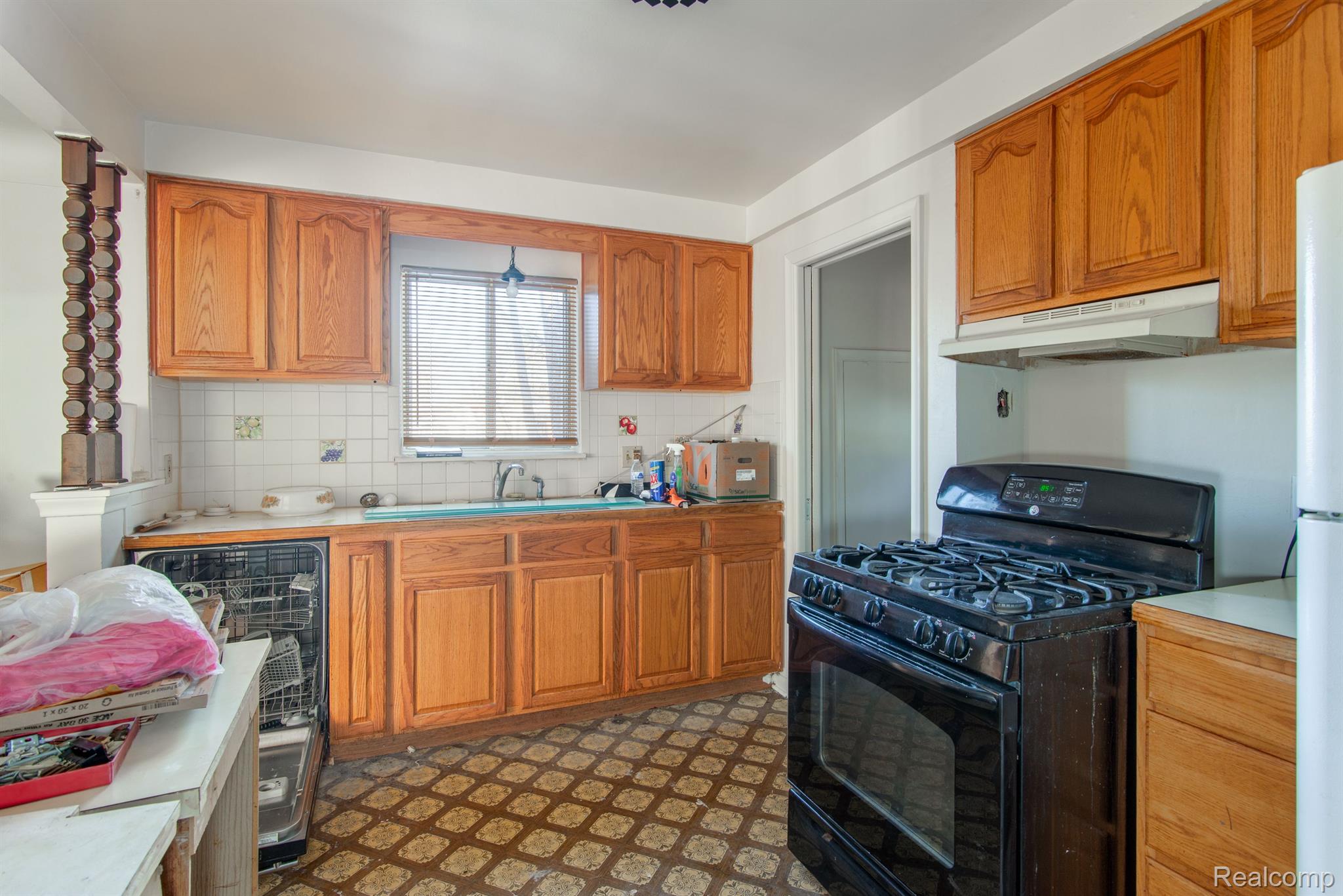 5410 LESLIE DR