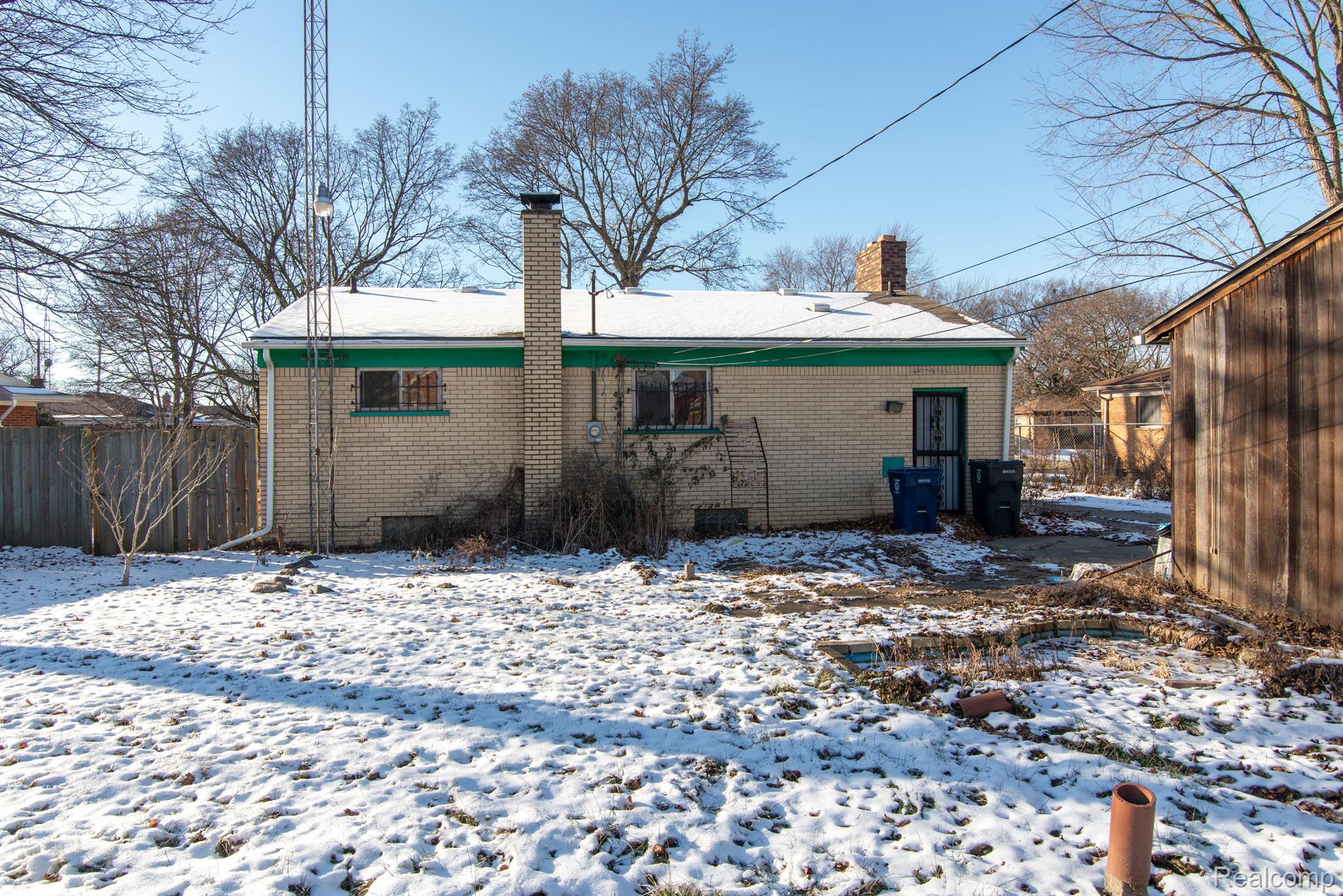 5410 LESLIE DR