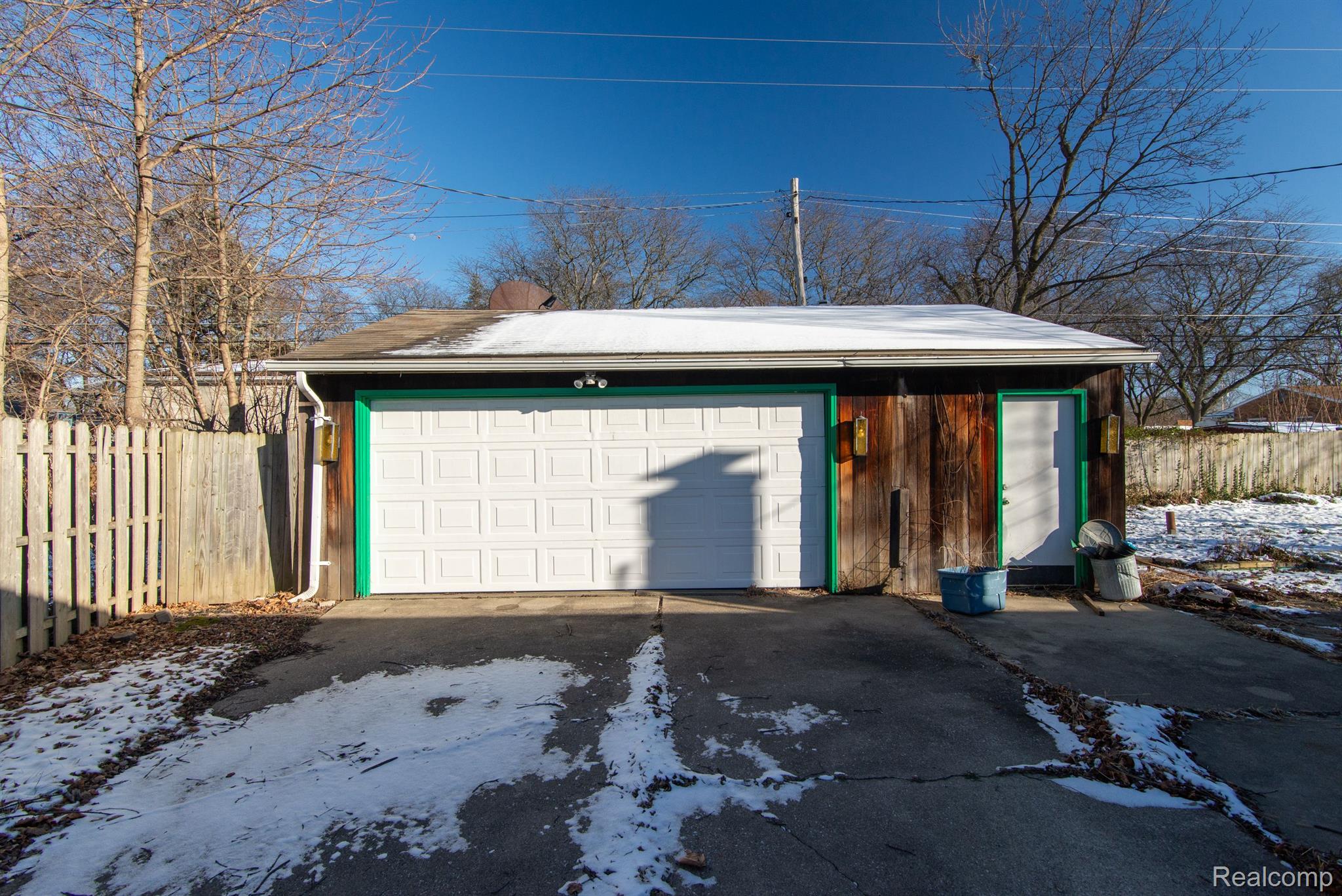 5410 LESLIE DR