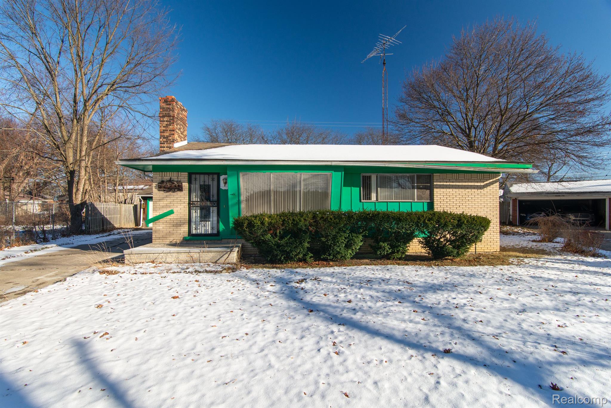 5410 LESLIE DR