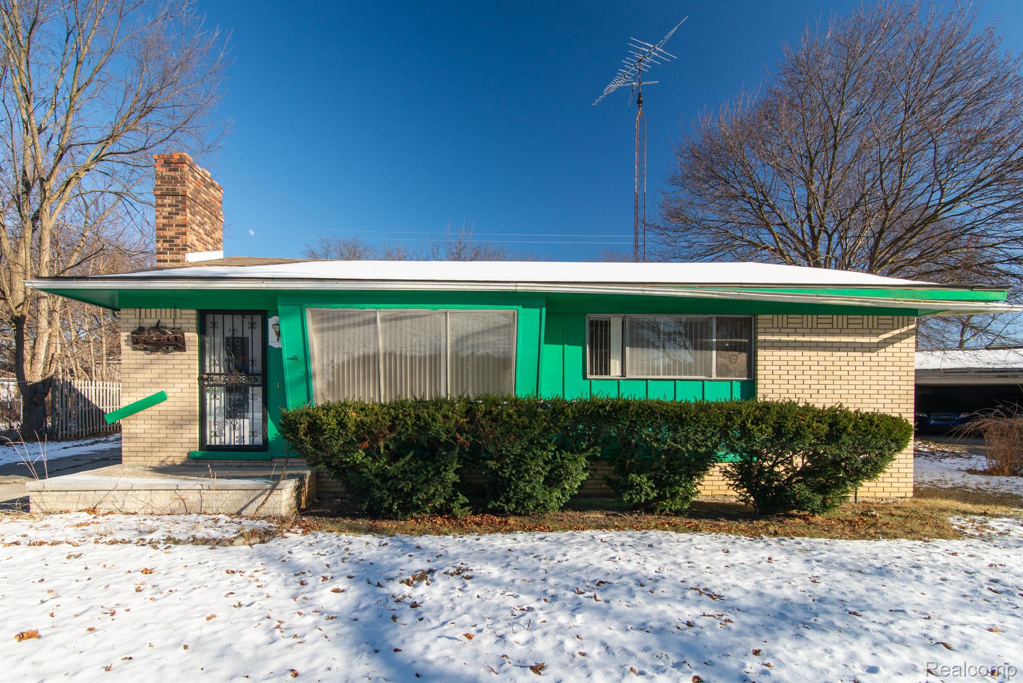 5410 LESLIE DR