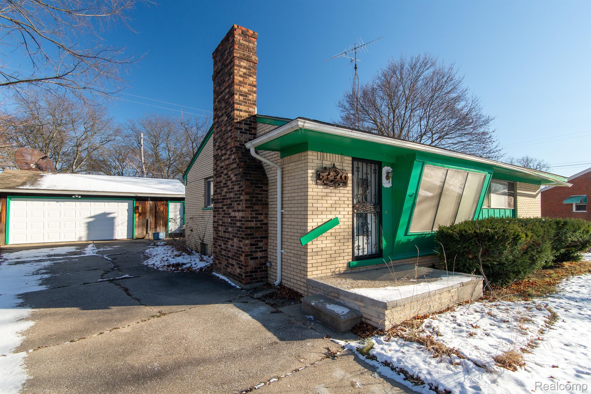 5410 LESLIE DR