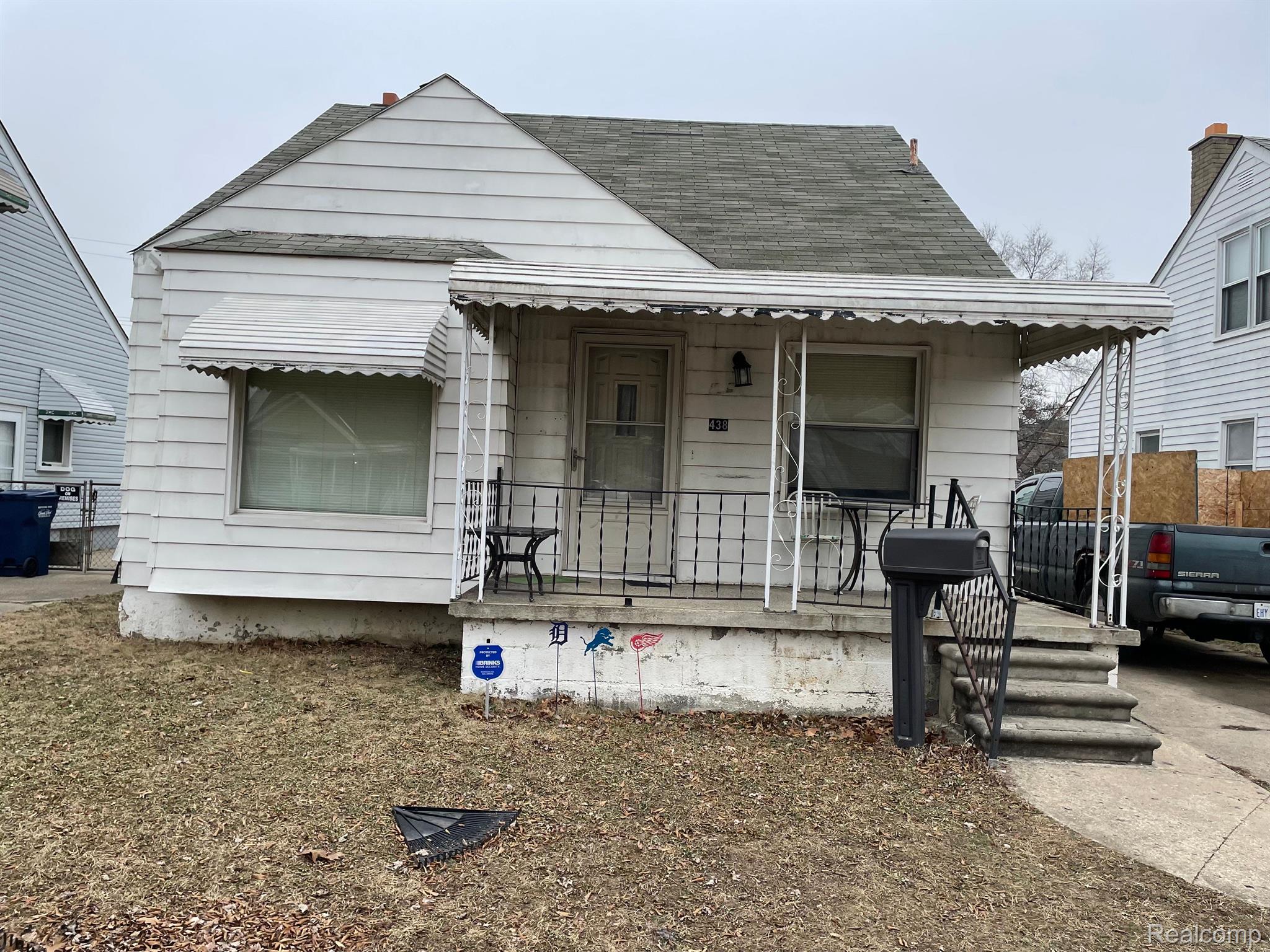 438 MAYFLOWER AVE