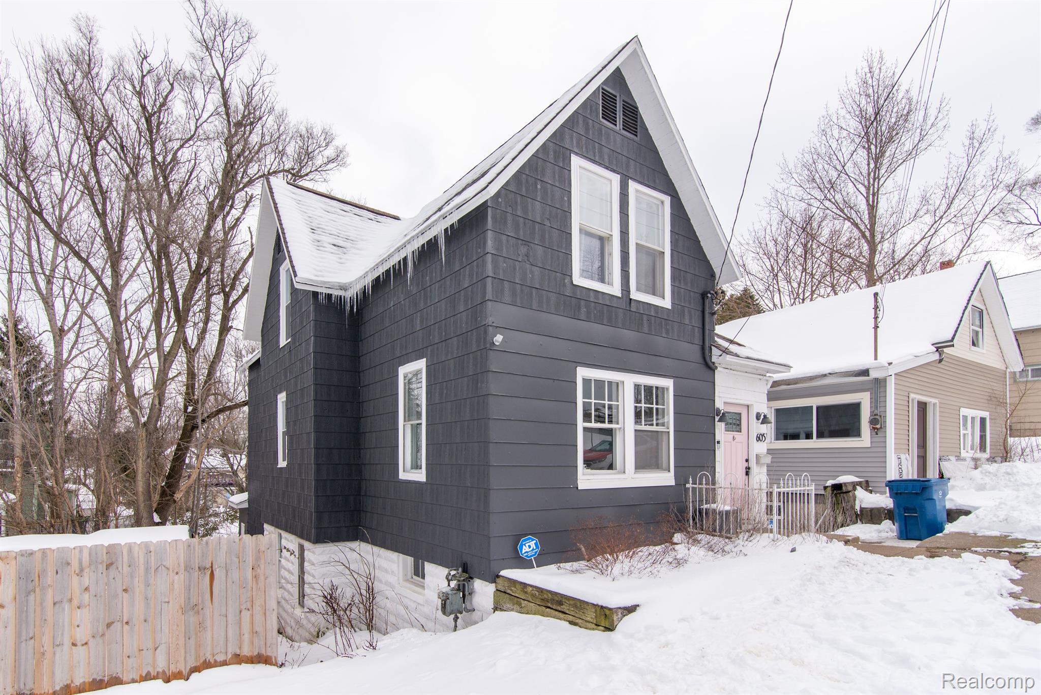 605 DAVIS ST
