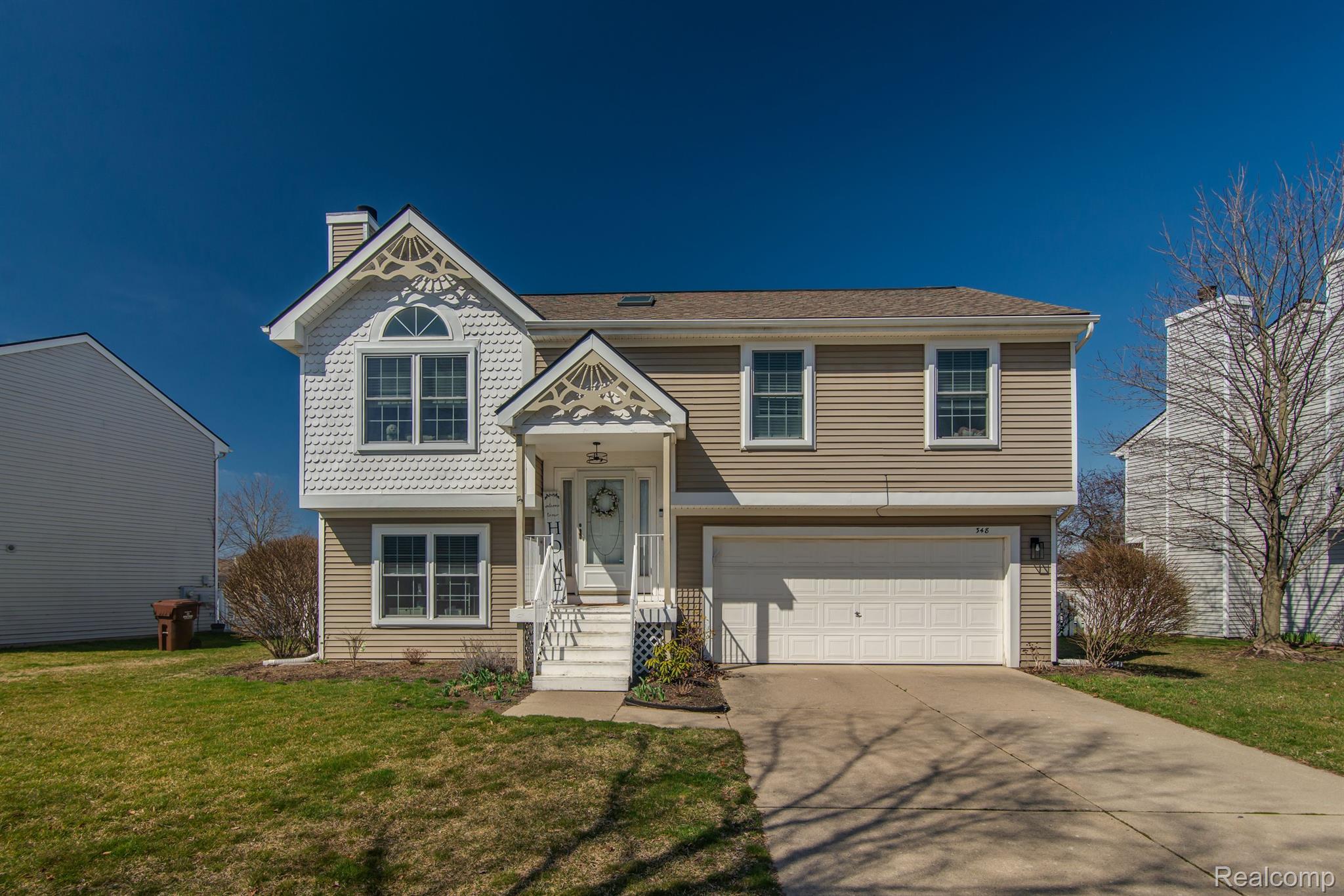 348 VICTORIAN LN