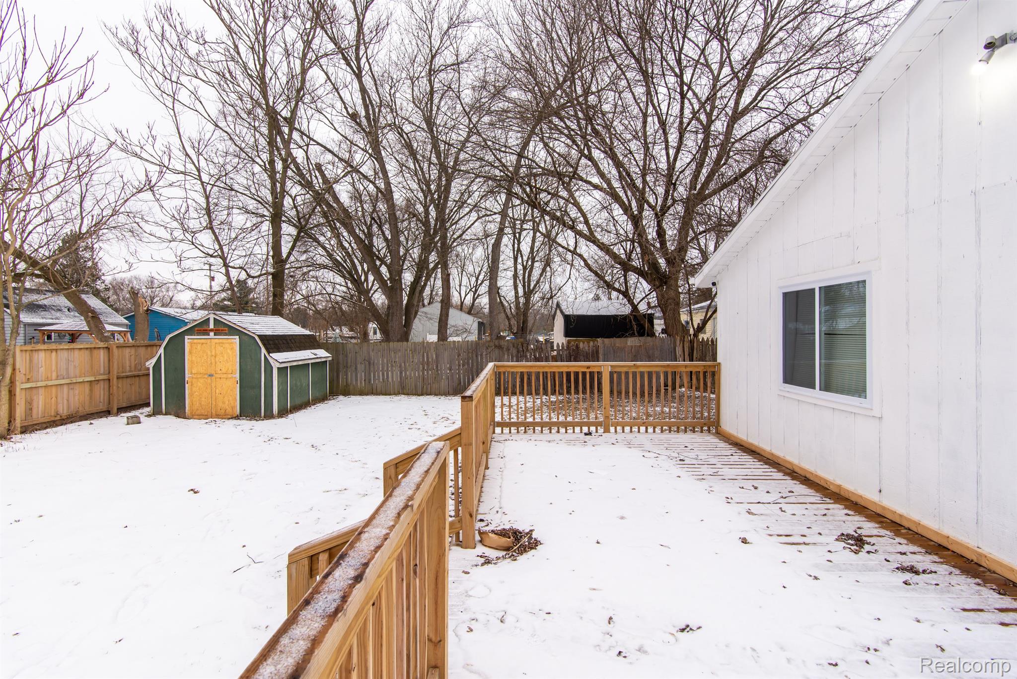 3437 W GRACELAWN Avenue