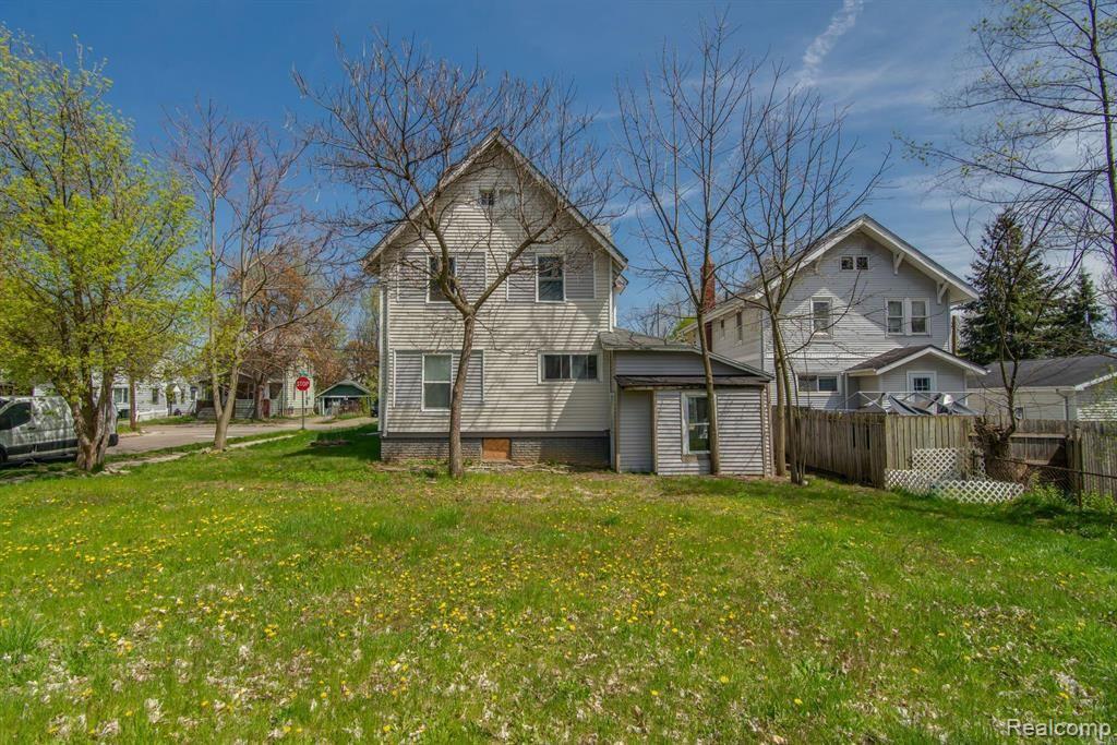 1104 PERSHING Drive