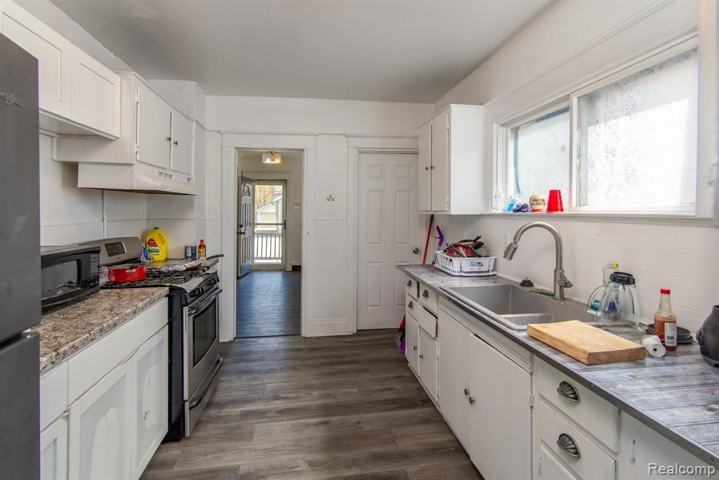 1104 PERSHING Drive