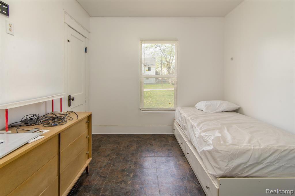 1104 PERSHING Drive