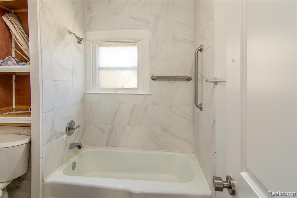 1104 PERSHING Drive