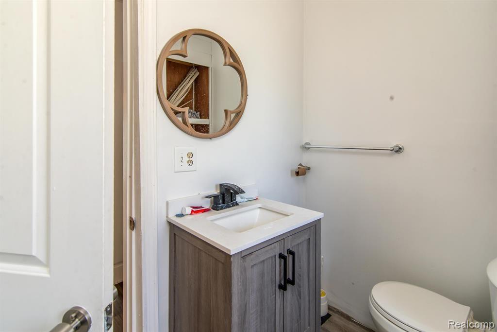 1104 PERSHING Drive