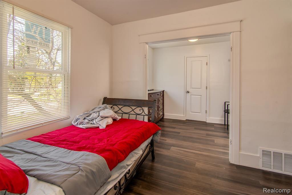 1104 PERSHING Drive