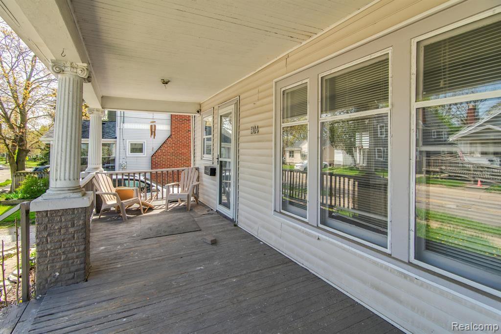1104 PERSHING Drive