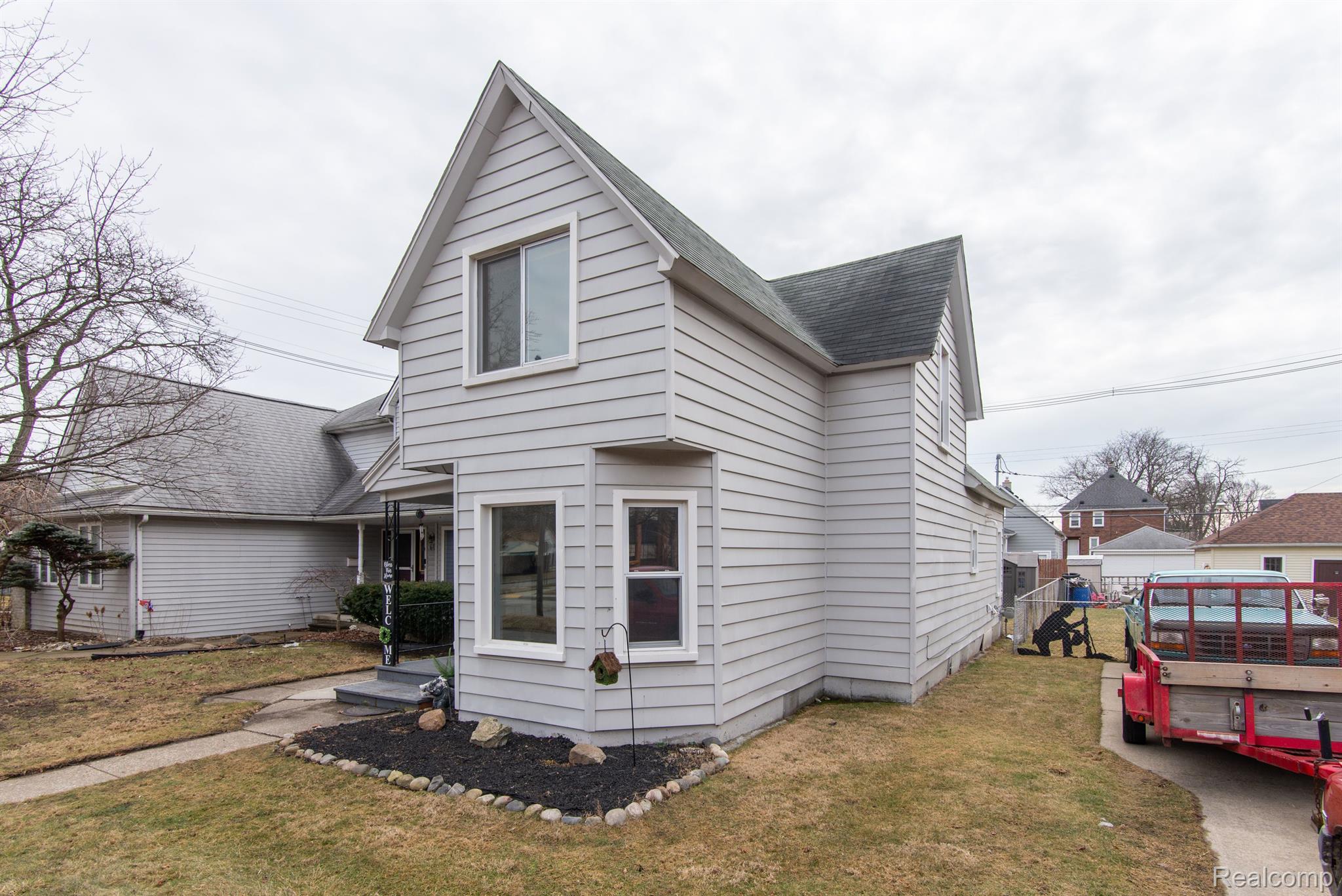 611 PLUM ST