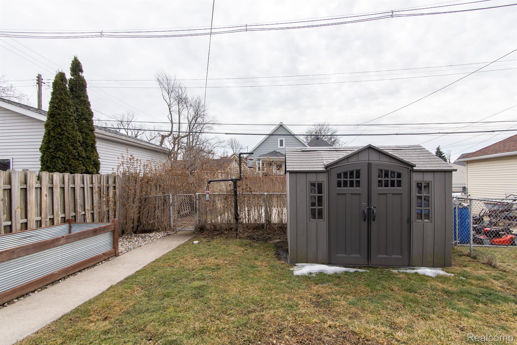 611 PLUM ST