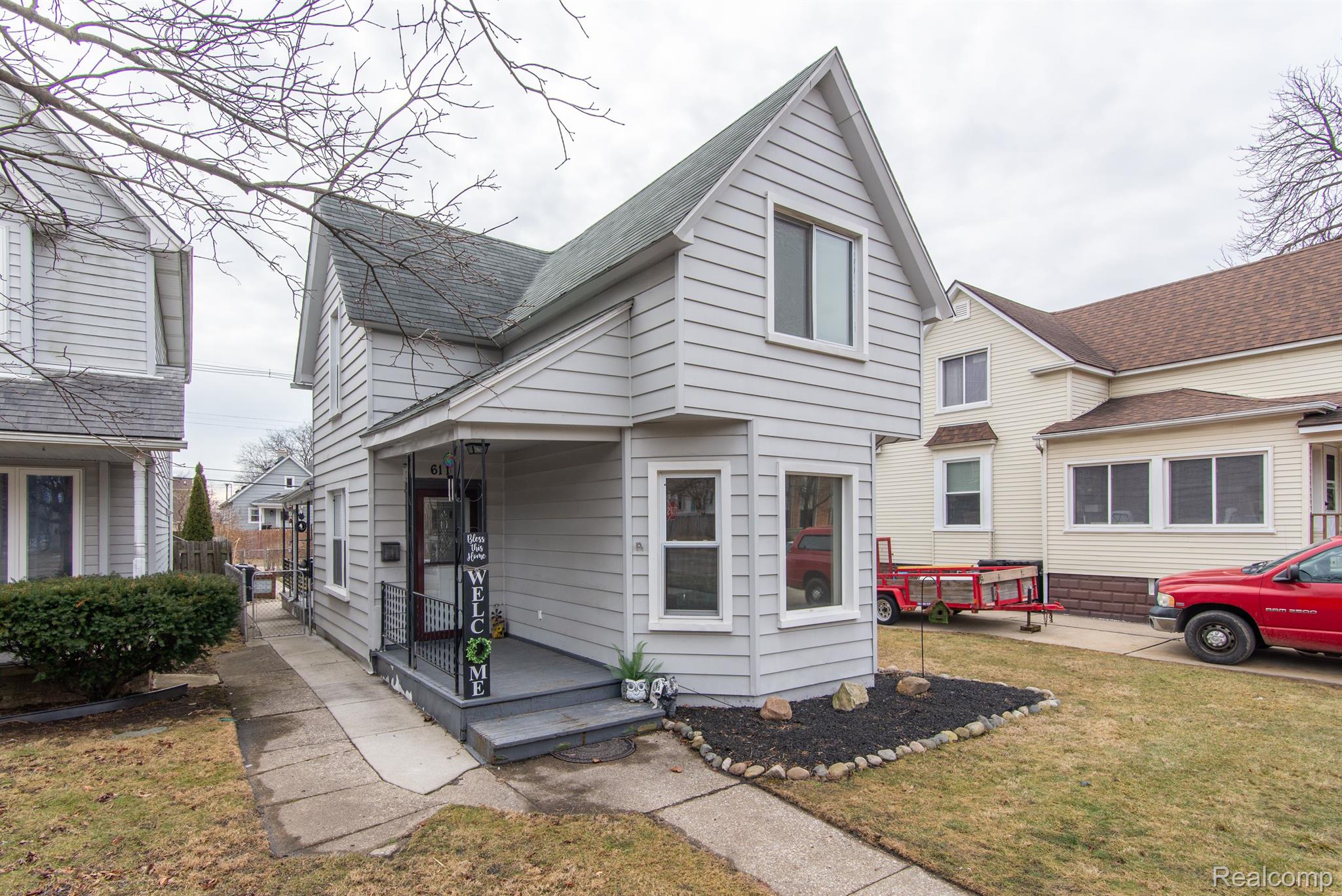 611 PLUM ST