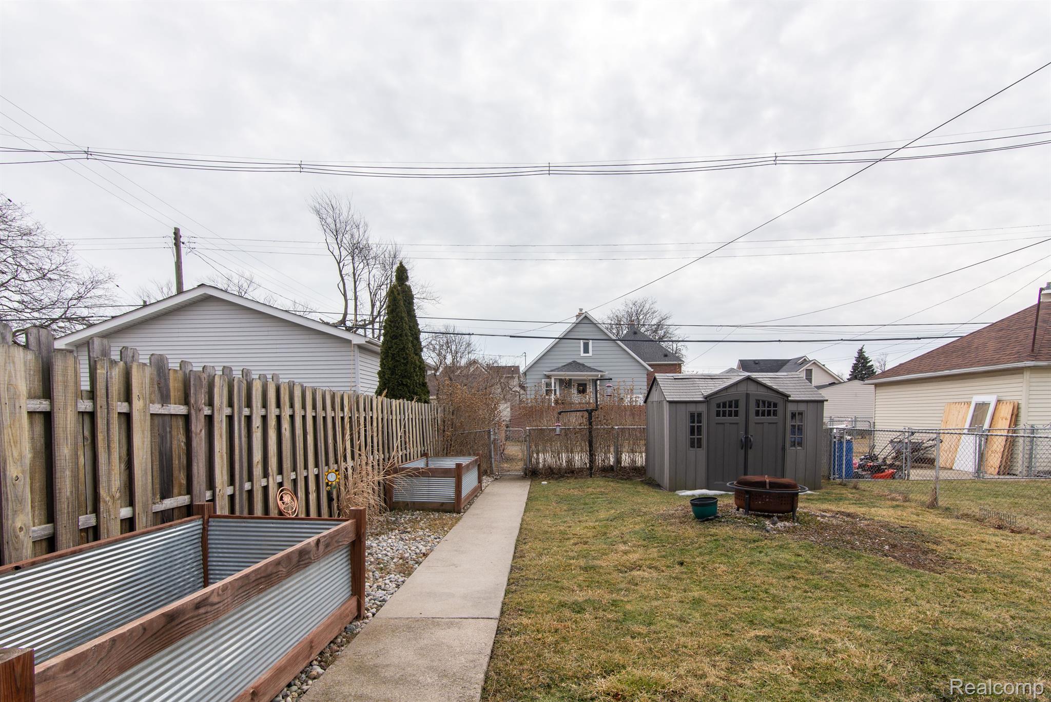 611 PLUM ST